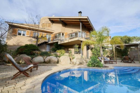 SeaHomes Vacations - Rustic Villa Escape